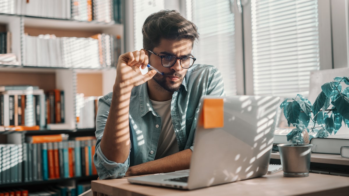 étudiant qui etudie a distance sont bts